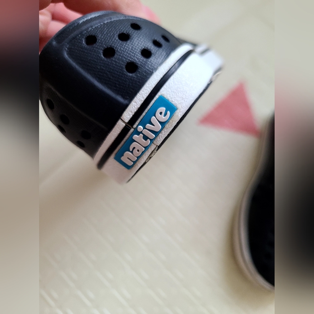 Native Shoes🖤 - Picture 5 of 9